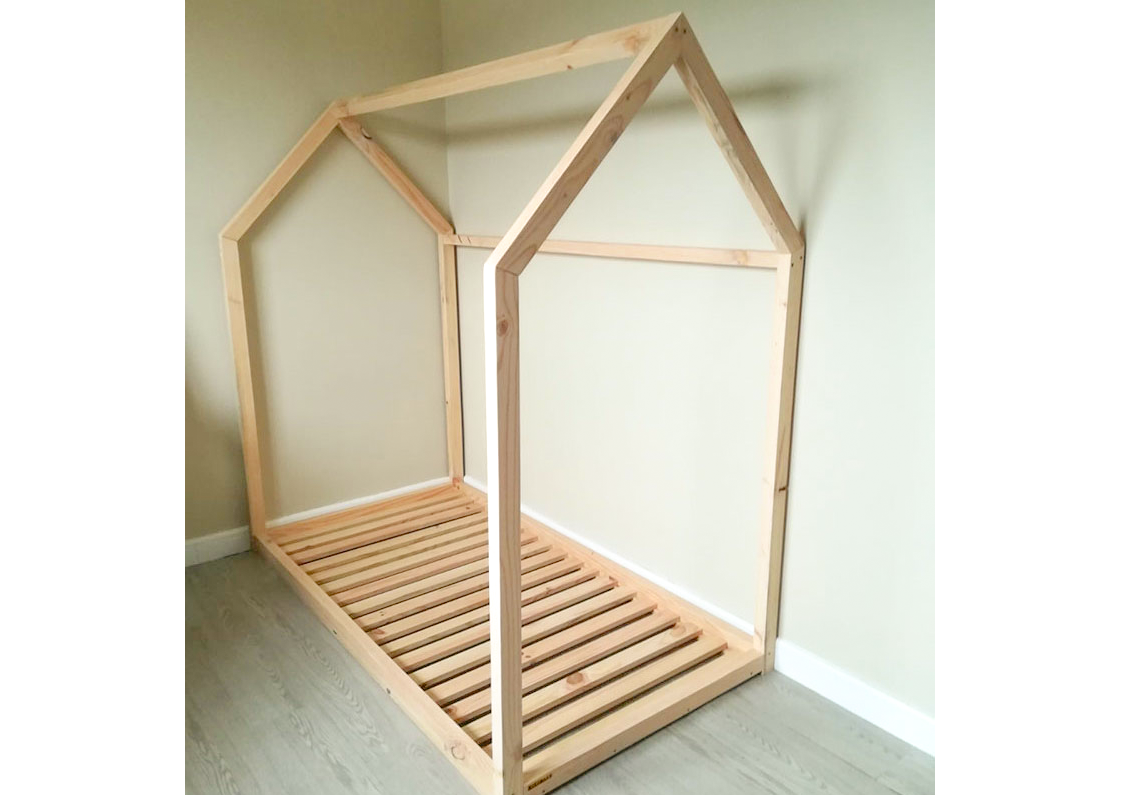 Cama casita Montessori en color natural - Fabricada en madera 100% pino. -  Minimus Espacios