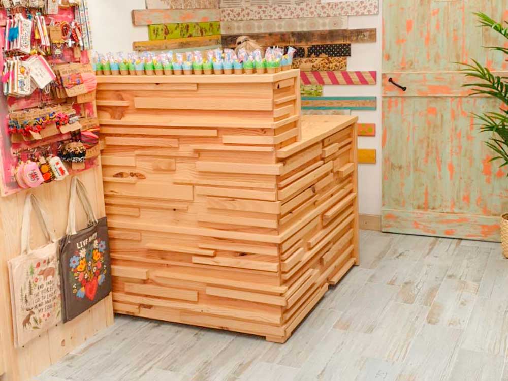 Mostradores de madera natural, los auténticos protagonistas de tu tienda