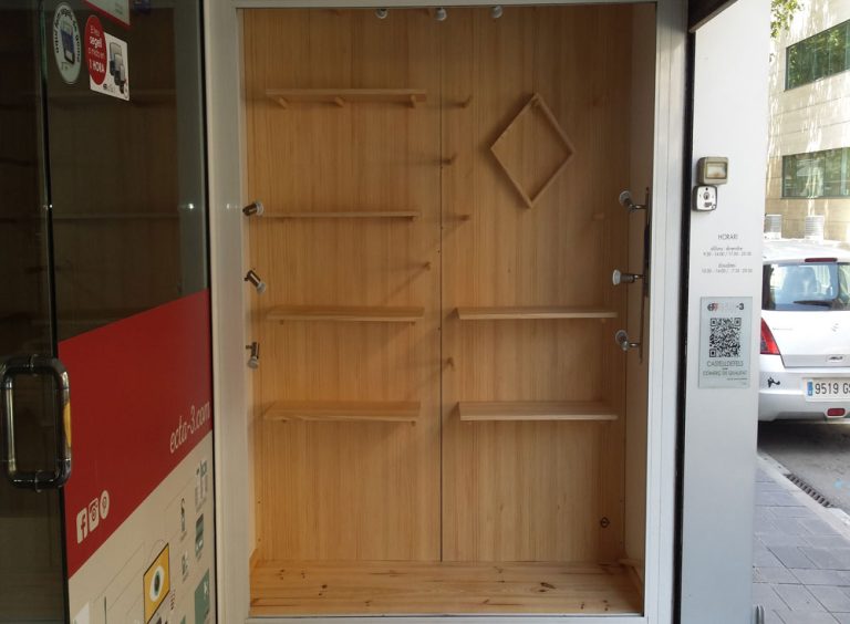 ¿Crees que tu escaparate necesita una renovación? Apuesta por la madera natural