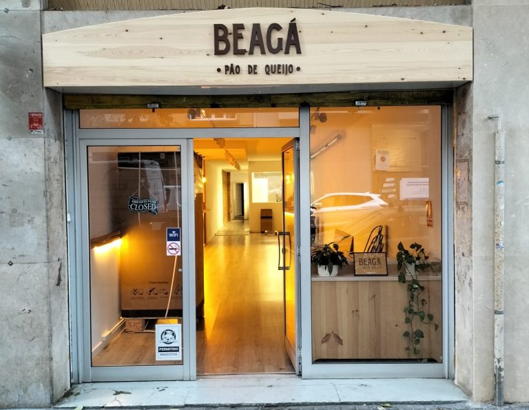 Los Carteles de Madera Natural son perfectos para reflejar la identidad de tu marca